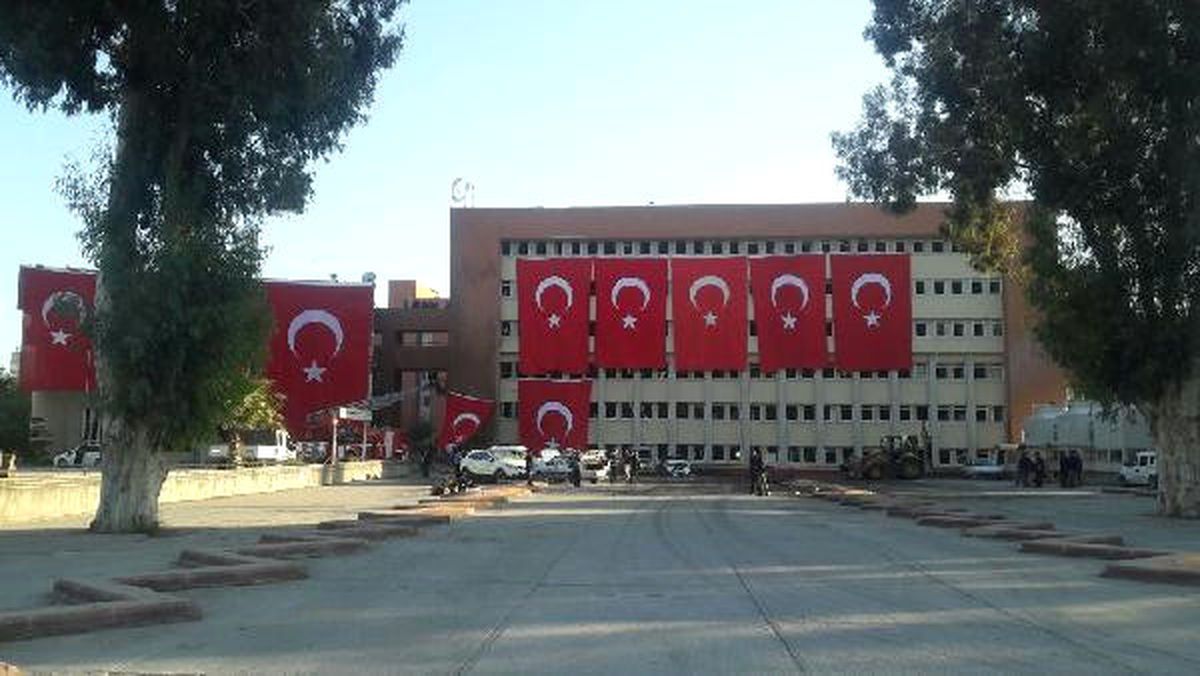Adana Valiliği\'ne Bombalı Araçla Saldırı: 2 Ölü, 33 Yaralı (9)