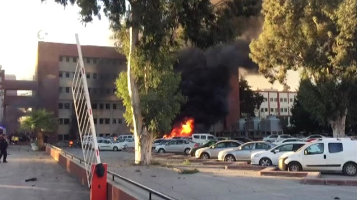 Adana Valiliği\'ne Bombalı Araçla Saldırı (5)