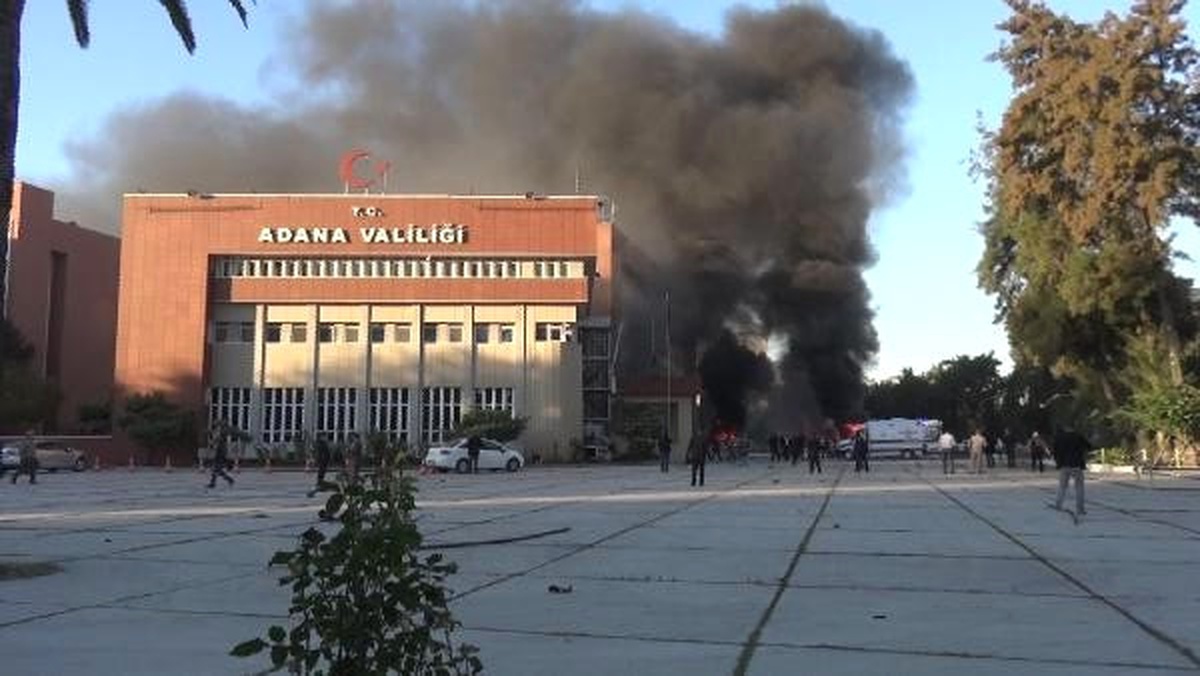 Adana Valiliği\'ne Bombalı Araçla Saldırı (7)