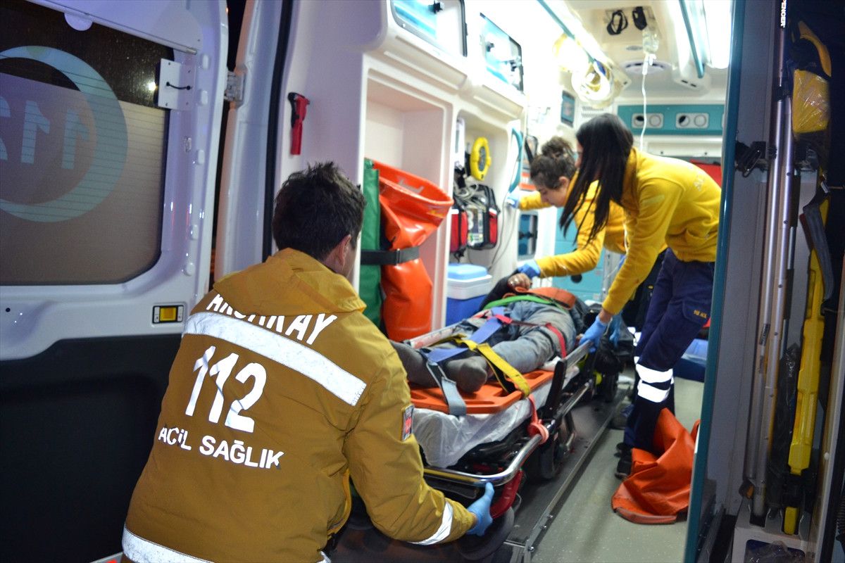 Aksaray\'da Trafik Kazası: 3 Yaralı