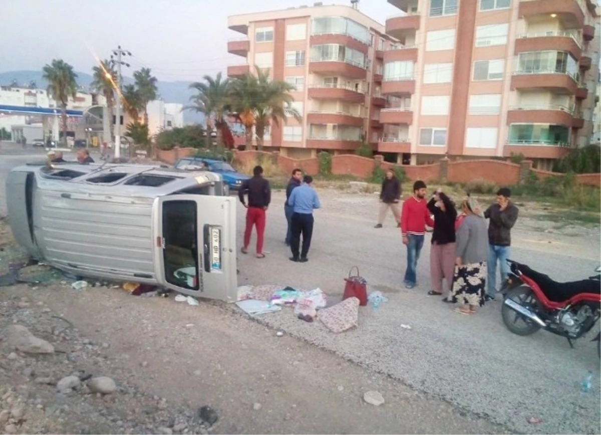 Antalya\'da Trafik Kazası: 4 Yaralı