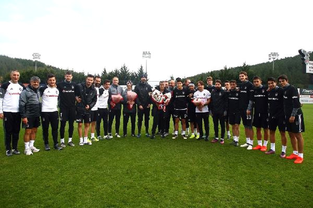Beşiktaşlı Futbolcular Şenol Güneş\'in Öğretmenler Günü\'nü Kutladı