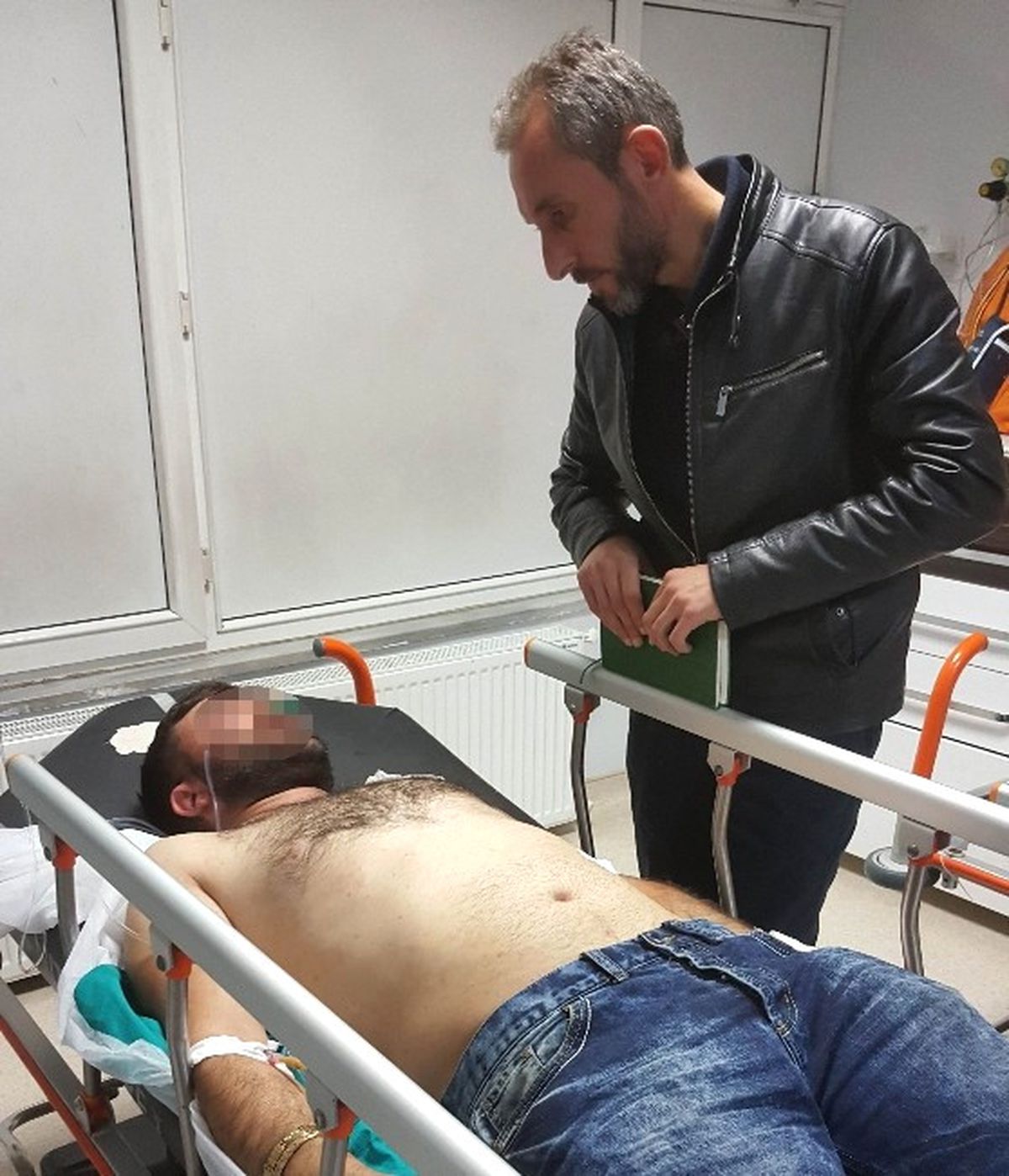 Bıçaklı Saldırıya Uğrayan Genç Hastanelik Oldu