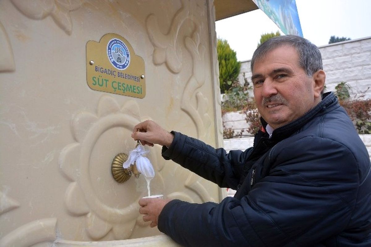 Bigadiç\'in Çeşmelerinden Süt Akıyor