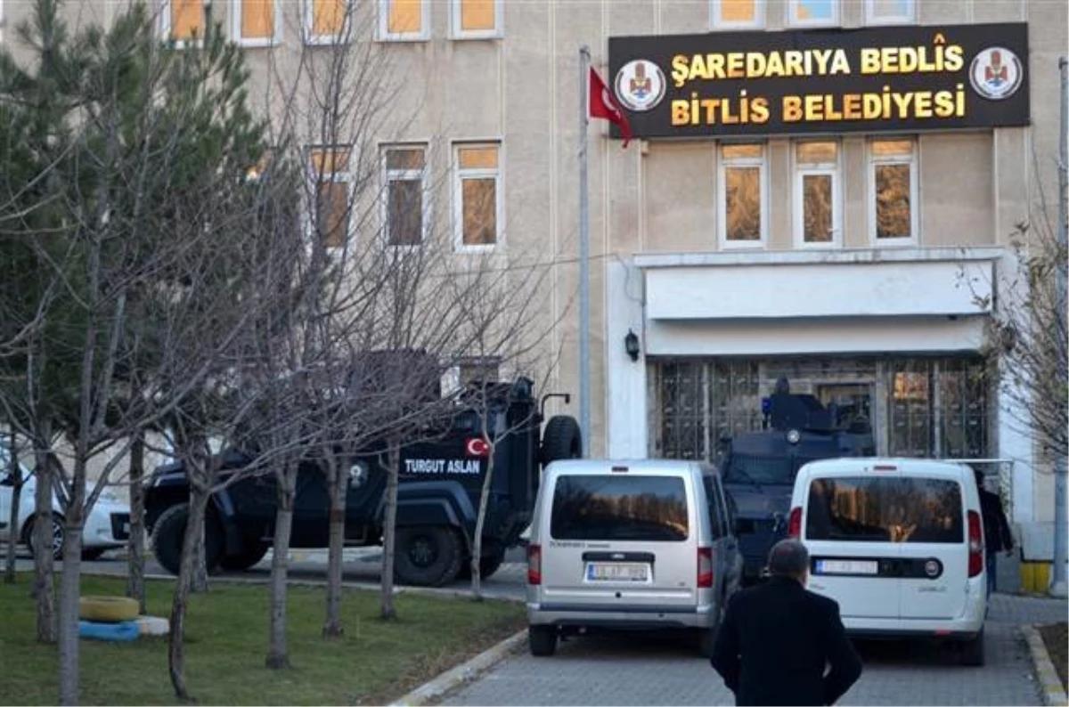 Bitlis Belediyesi\'ne Operasyon! Belediye Eş Başkanları Gözaltında