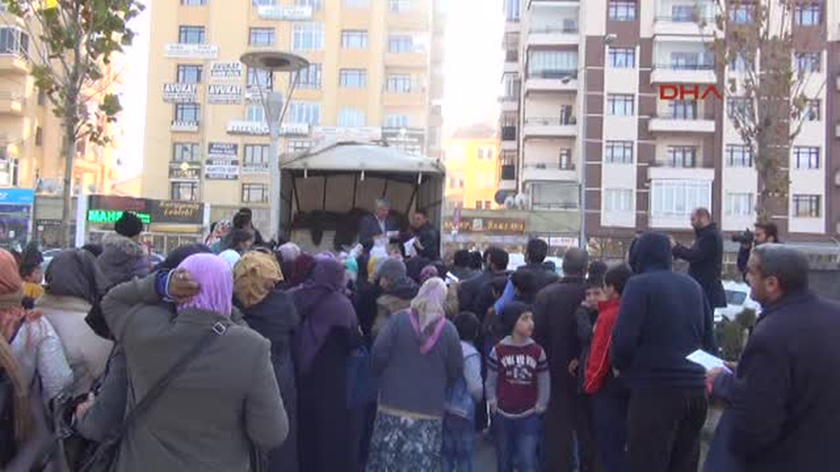 Çorum\'da Pirinç Dağıtımında Izdiham