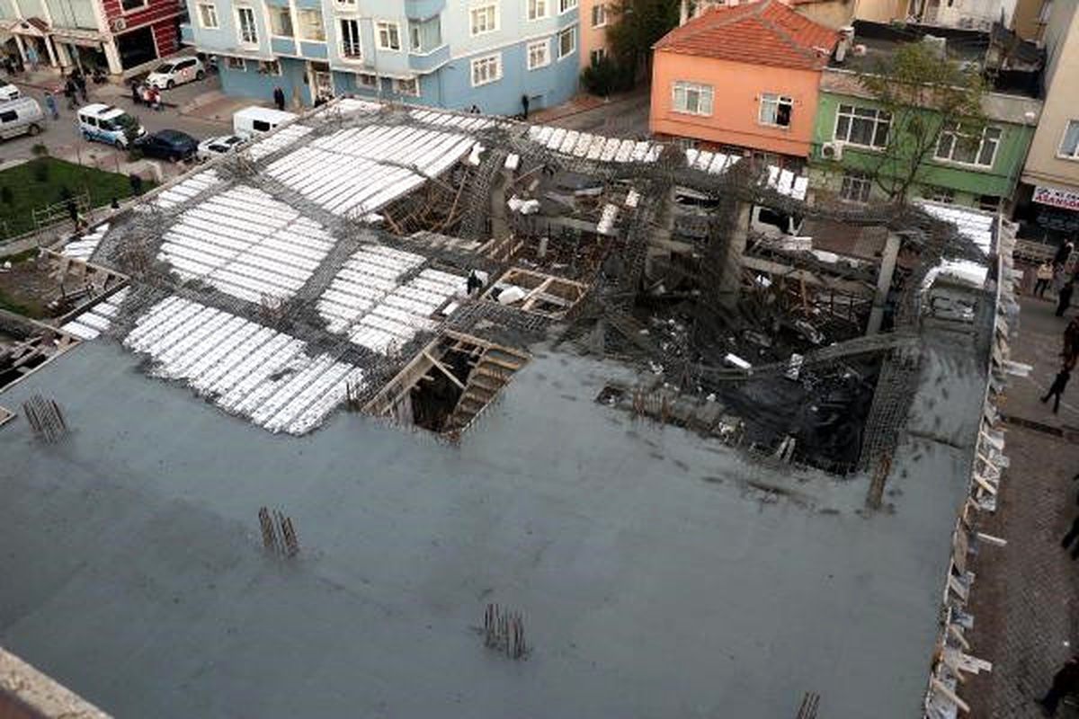 Demir İskele Çöktü: 3 İşçi Yaralı