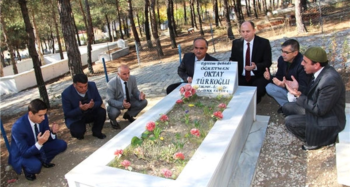 Depremzede Öğretmen Çift Unutulmadı