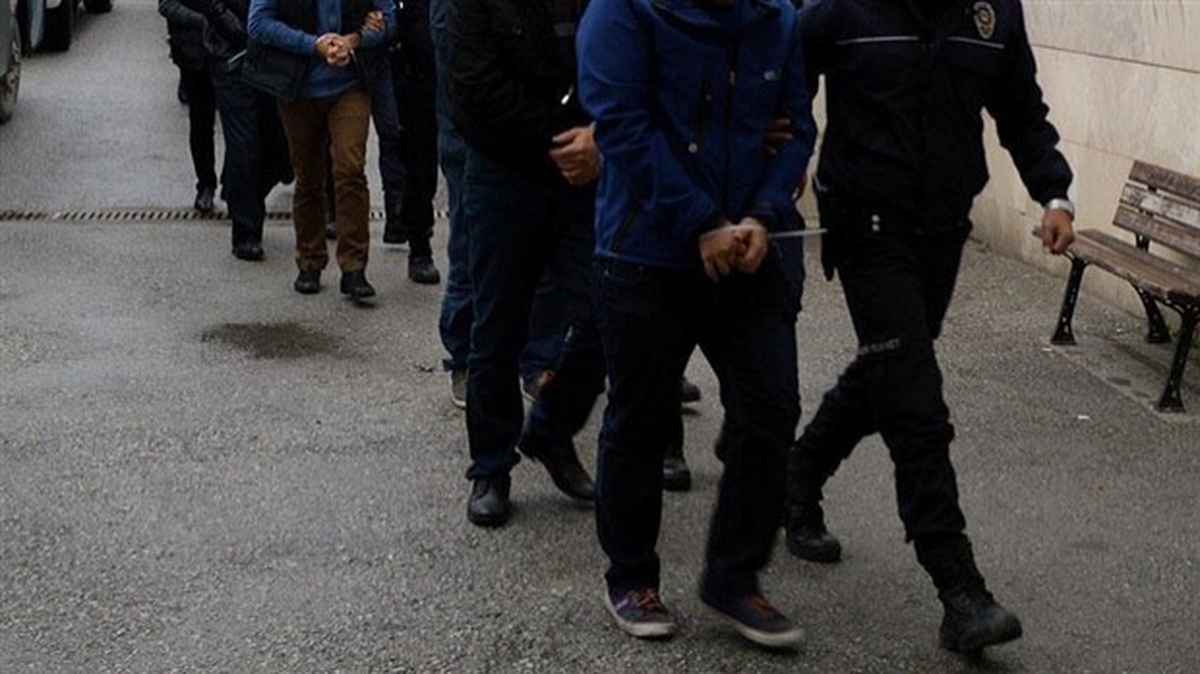 Düzce Merkezli 5 İlde Düzenlenen Fetö Operasyonunda 8 Kişi Tutuklandı