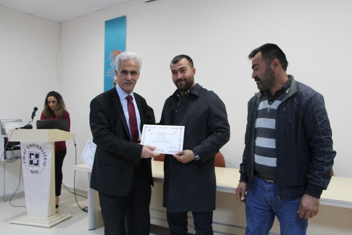 Elazığ\'da Tavuk Yetiştiricisi Kursiyerine Sertifikaları Verildi