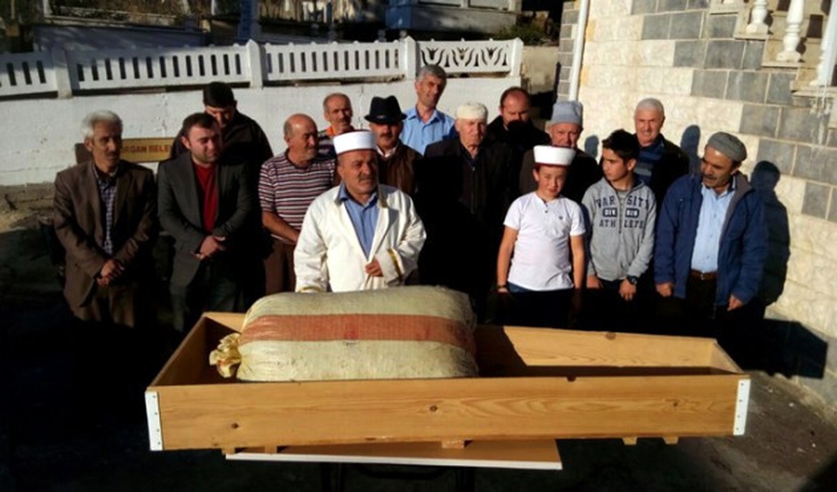 Fındığın Cenaze Namazını Kıldılar