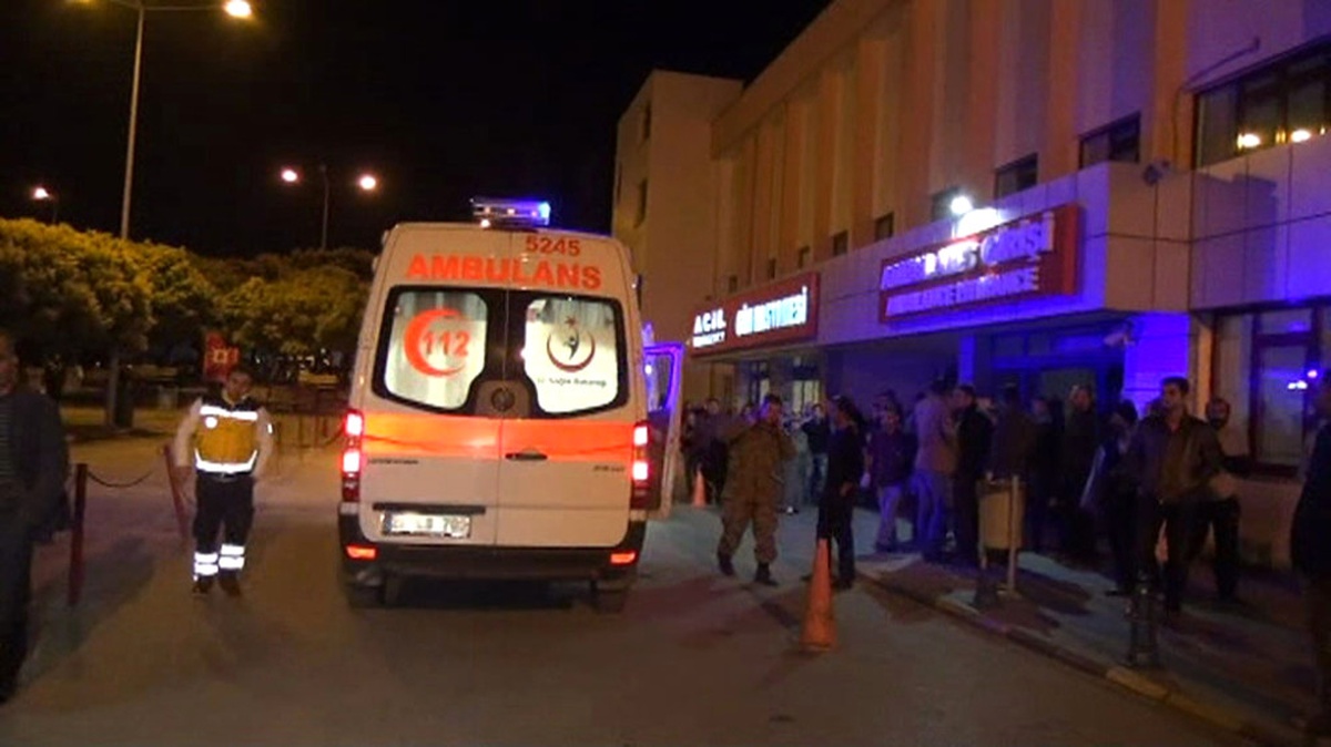 Fırat Kalkanı\'nda Türk Askerlerine Saldırı: 3 Şehit, 7 Yaralı (1)