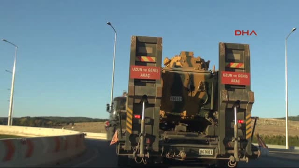Gaziantep\'te, Suriye Sınırına 4 Zırhlı Araç Sevkiyatı Yapıldı