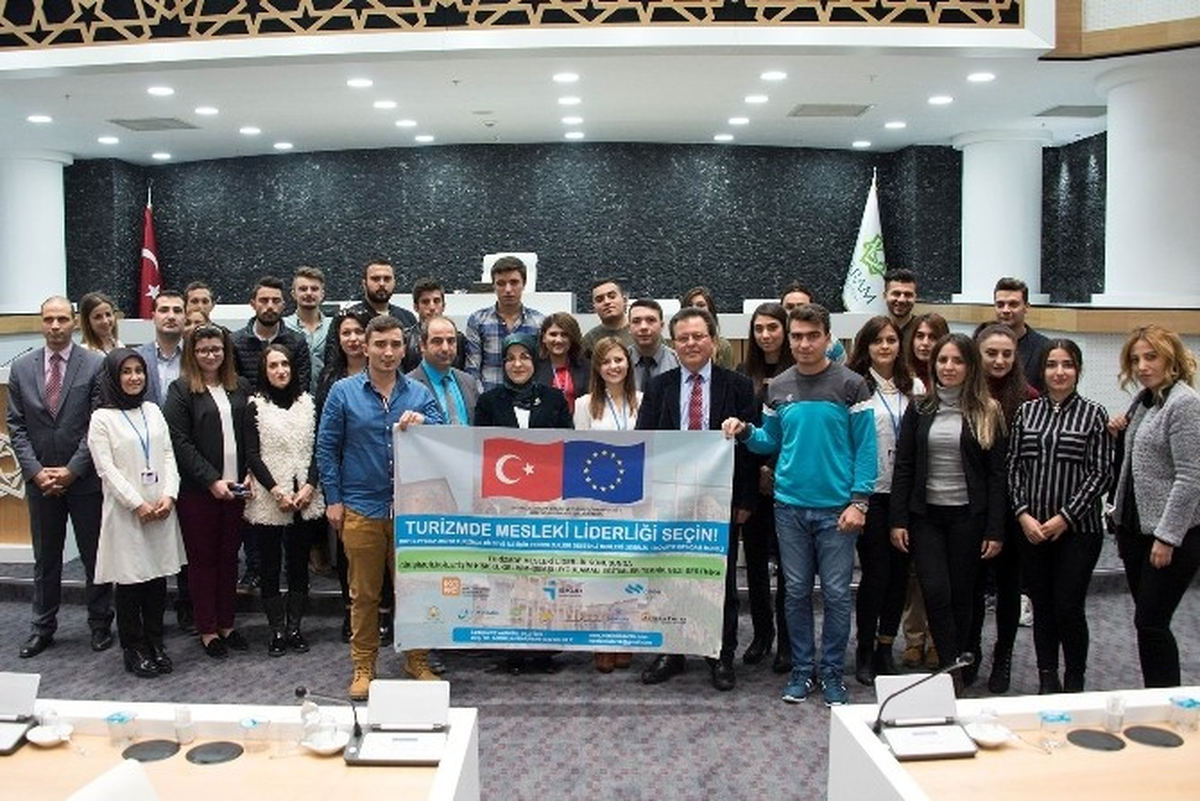 Genç Turizmcilerden Başkan Toru\'ya Ziyaret