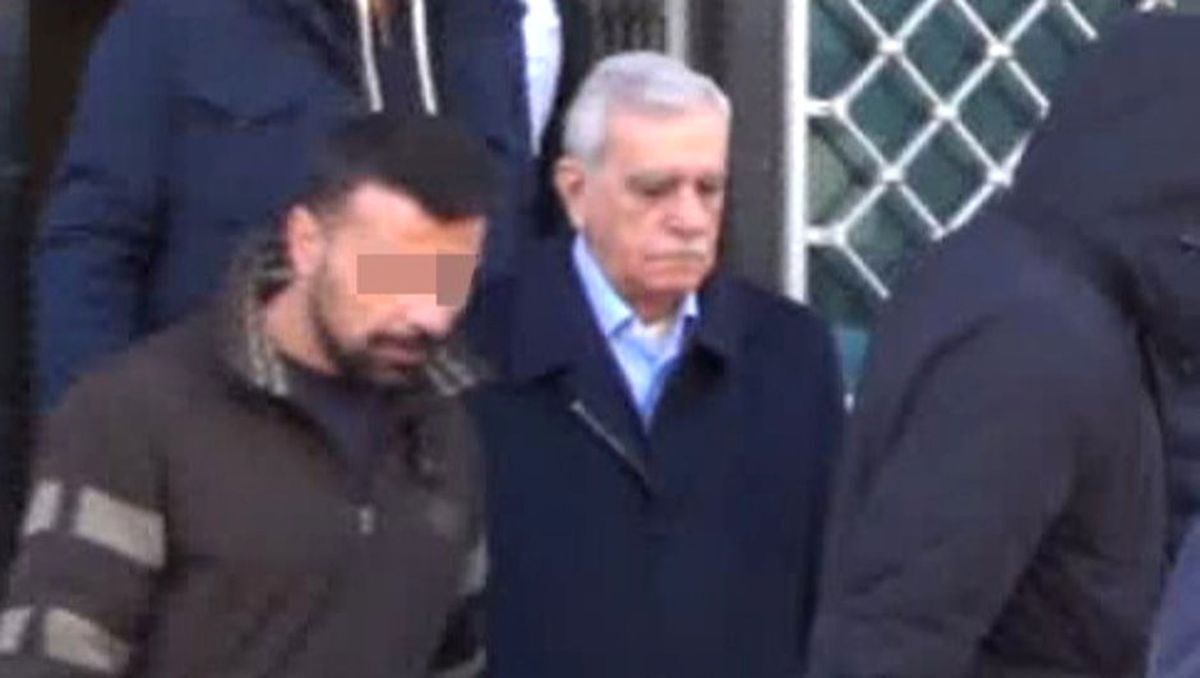 Gözaltına Alınan Ahmet Türk Adliyeye Sevk Edildi