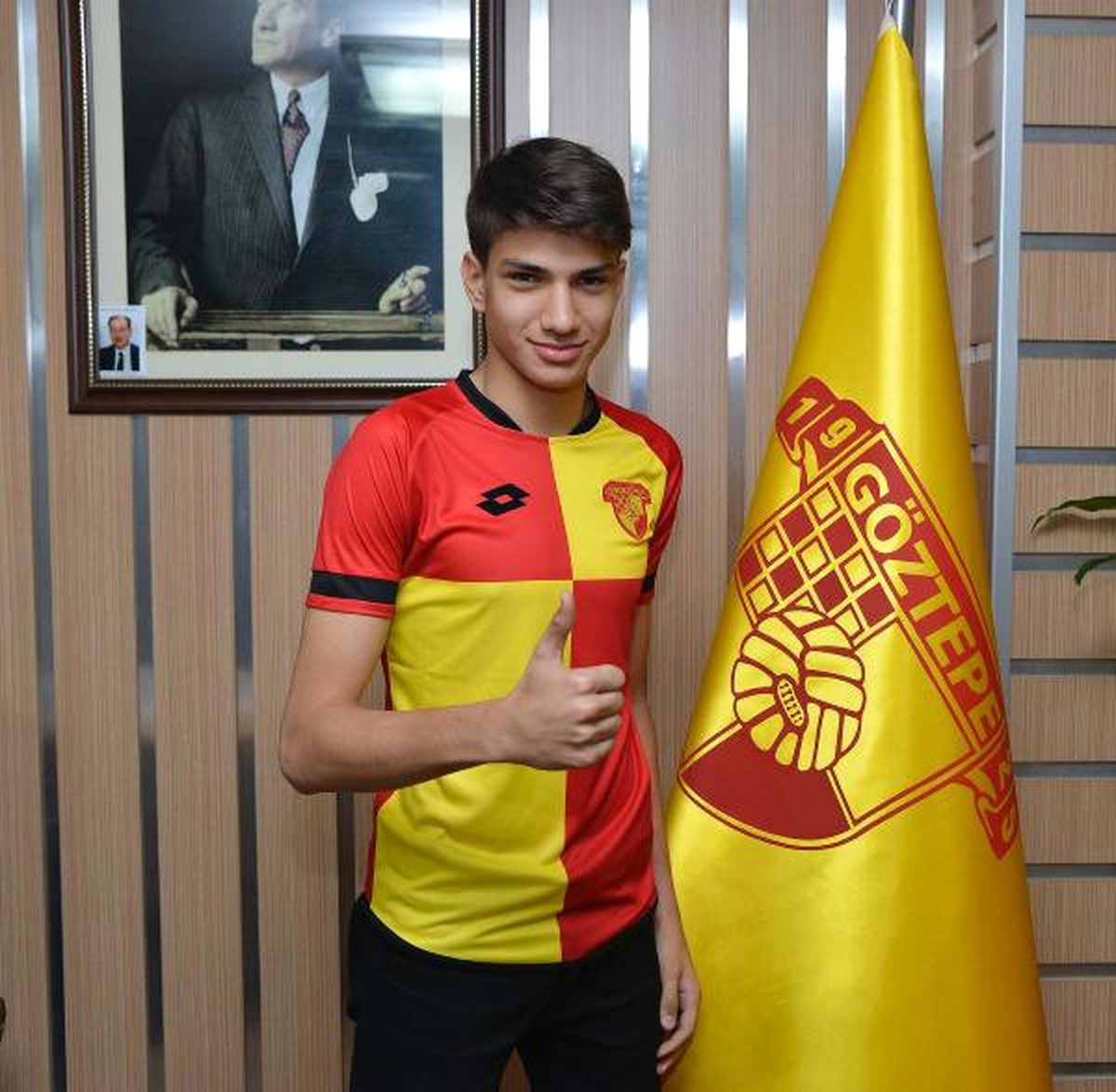 Göztepe, Kaleci Eren\'i Profesyonel Yaptı
