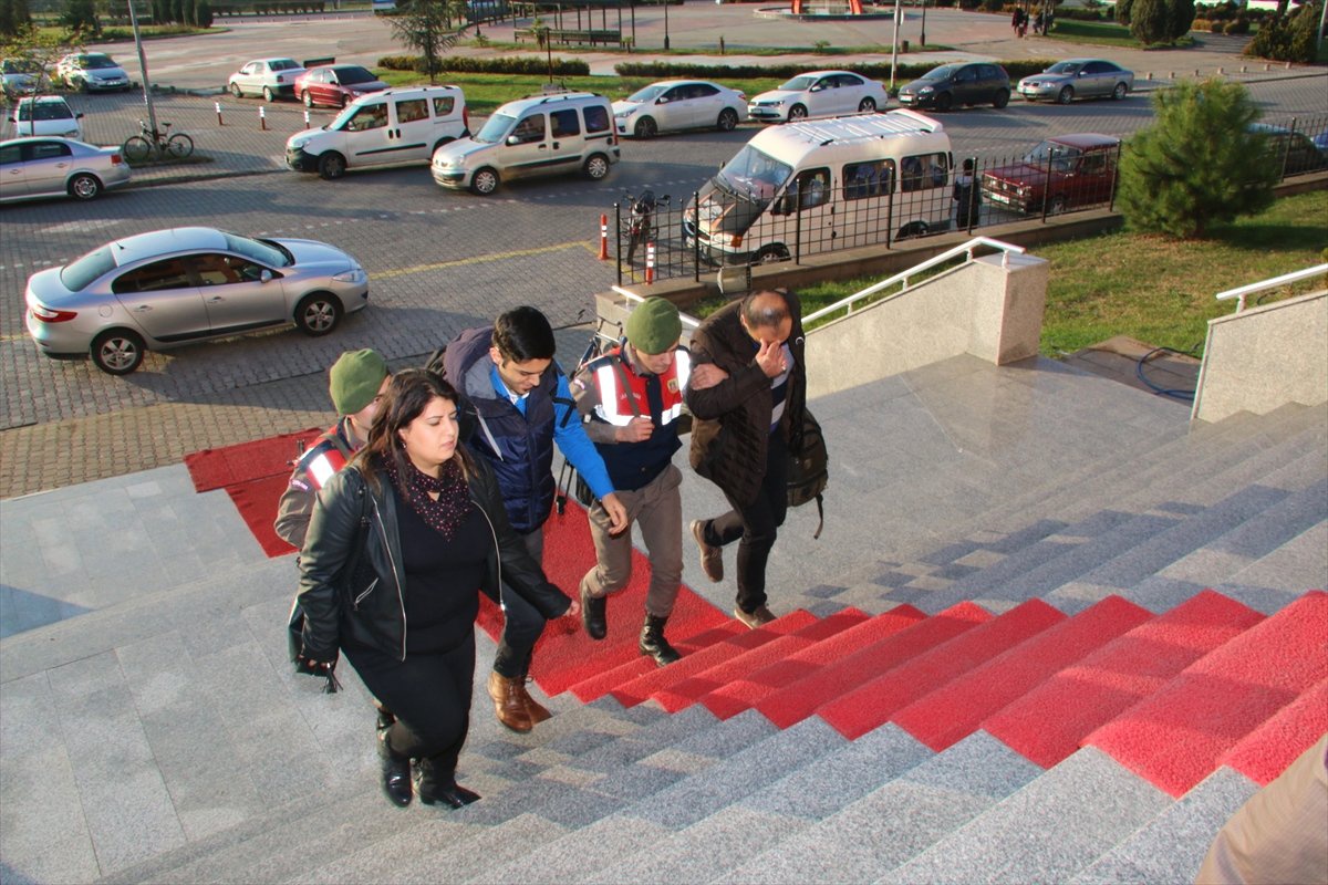 İran Uyruklu 2 Kişi Sahte Pasaportla Yakalandı