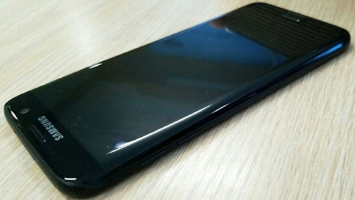 İşte "Jet Black" S7 Edge!