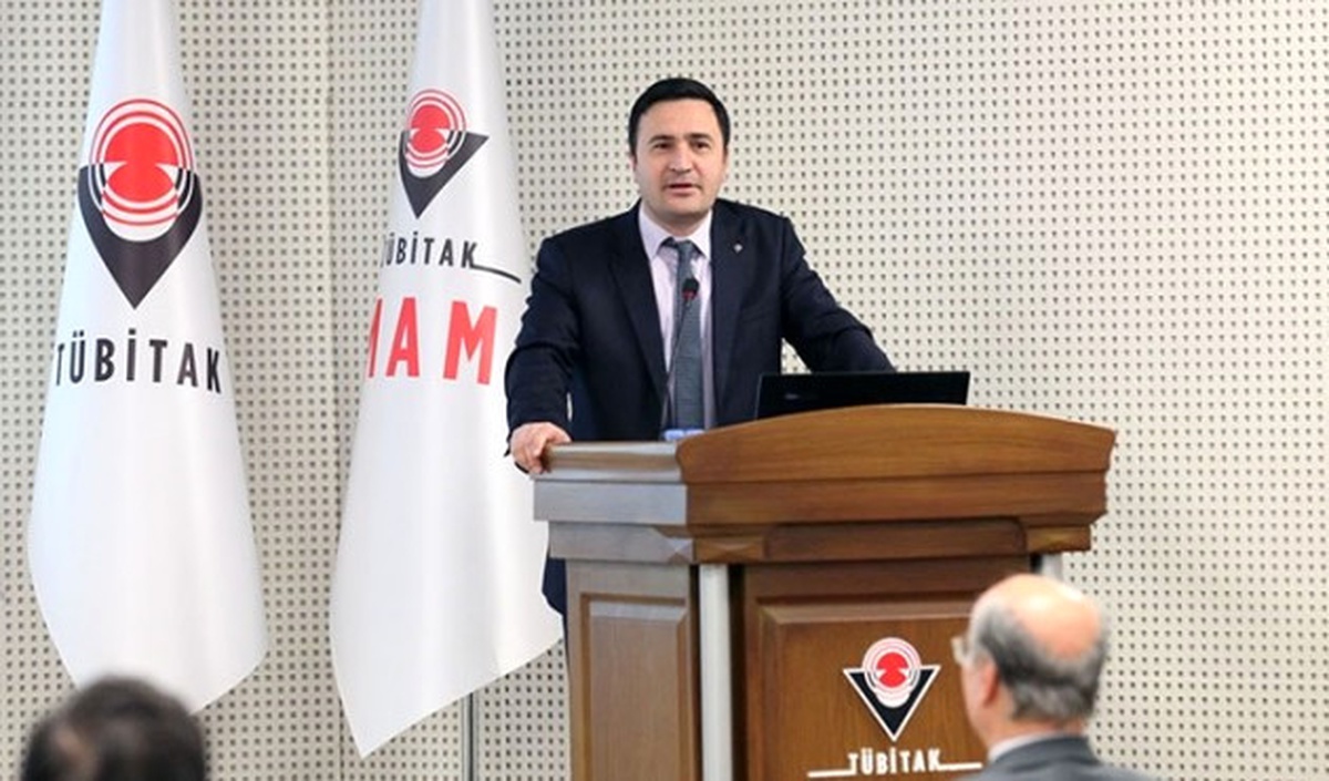 Karbon 14 ile Yaş Tayini İçin El Sıkıştılar