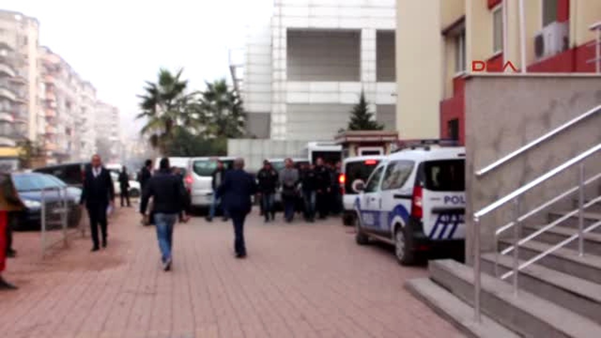 Kocaeli\'de, Fetö Soruşturmasında 8 Polis Adliyeye Sevk Edildi