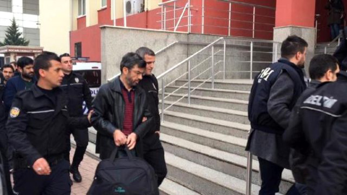 Kocaeli\'de, Fetö Soruşturmasında 8 Polis Adliyeye Sevk Edildi