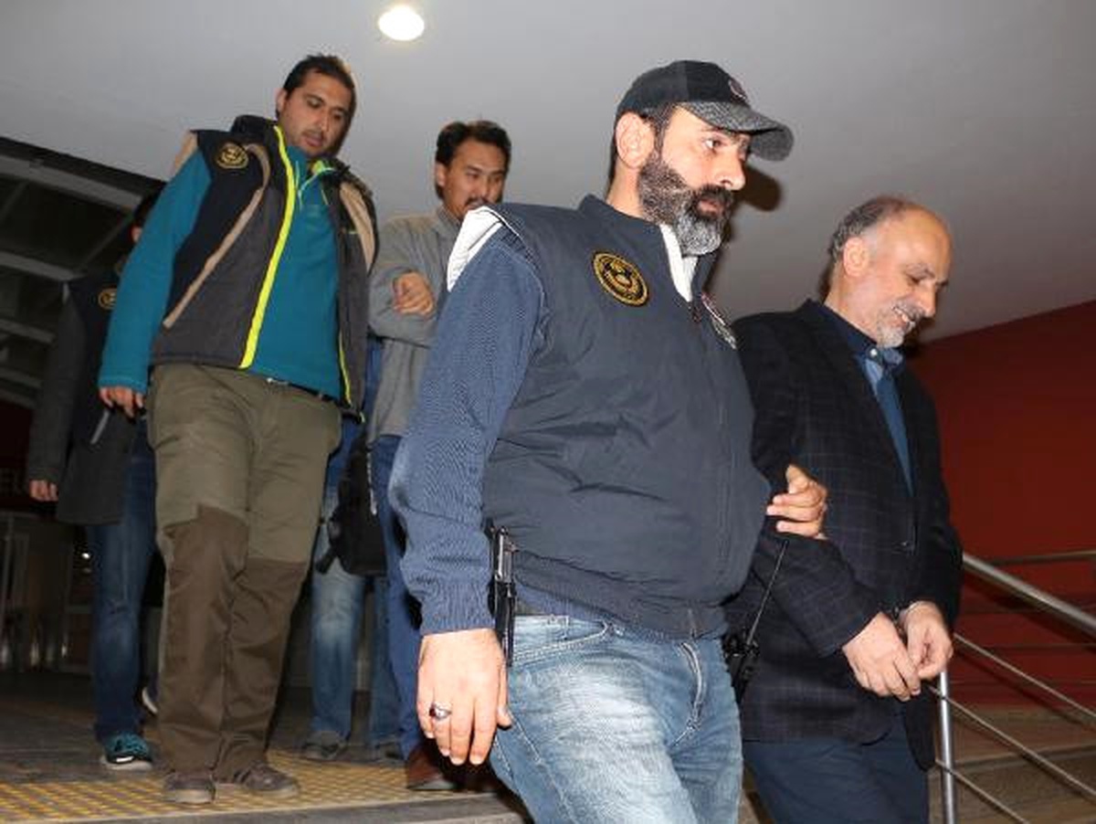 Kocaeli\'de, Fetö Soruşturmasında 8 Polis Adliyeye Sevk Edildi (2)