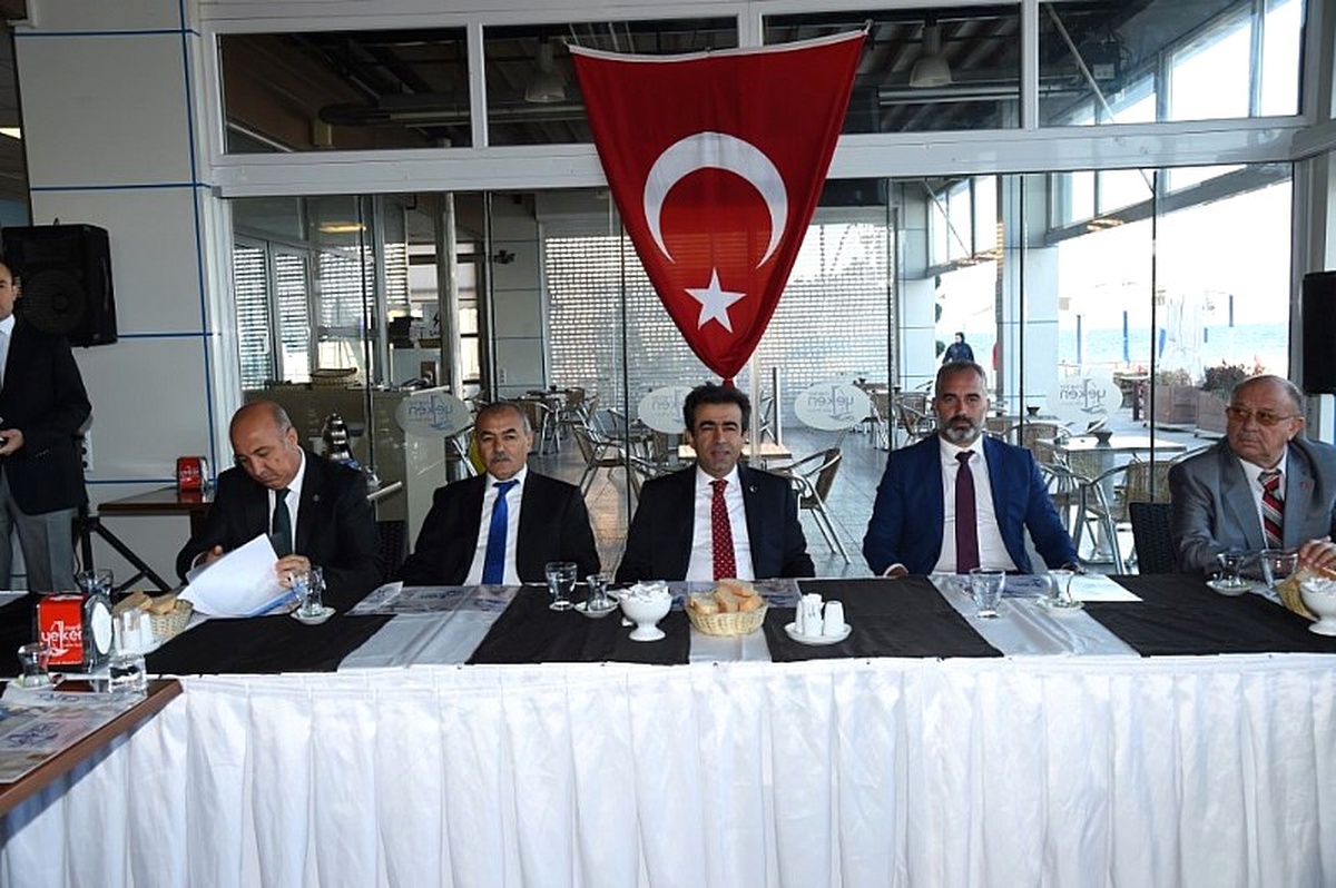 Kocaeli Valisi Güzeloğlu Esnafla Bir Araya Geldi