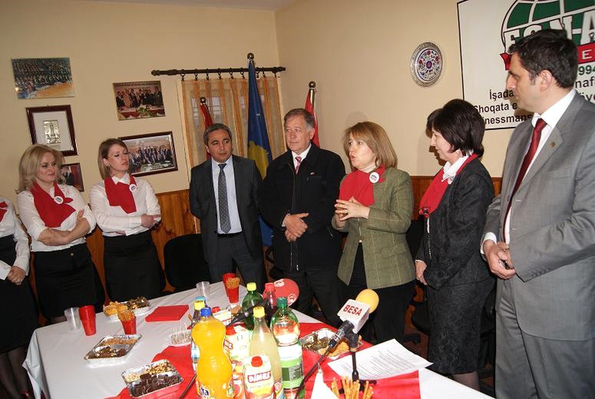 Kosova\'da Emekli Türk Öğretmenler Unutulmadı