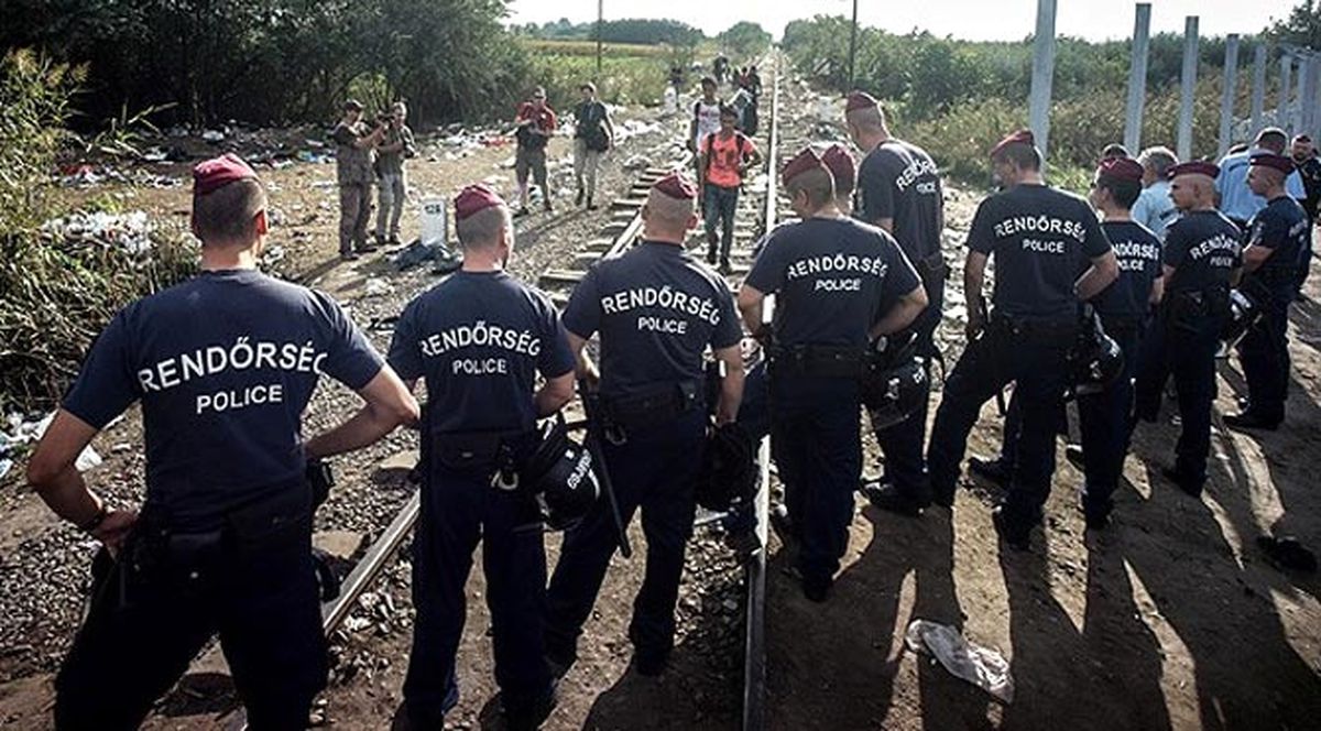Macaristan\'da Aşırı Sağcı Gruba Polis Baskını