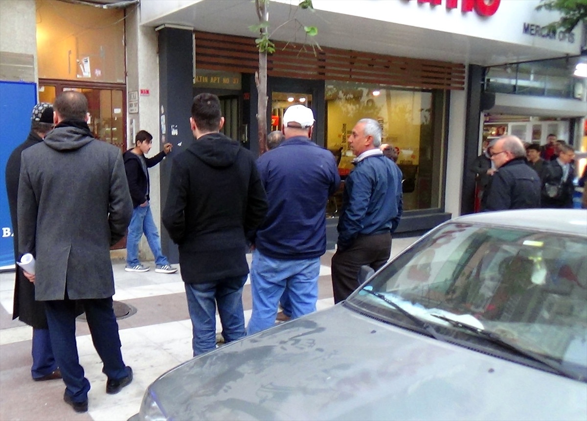 Manisa\'da Kuyumcudan Oyuncak Silahla Soygun Girişimi
