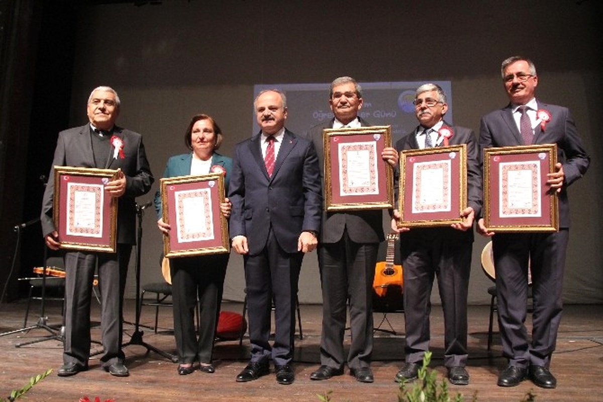 Mersin\'de Öğretmenler Günü Törenle Kutlandı