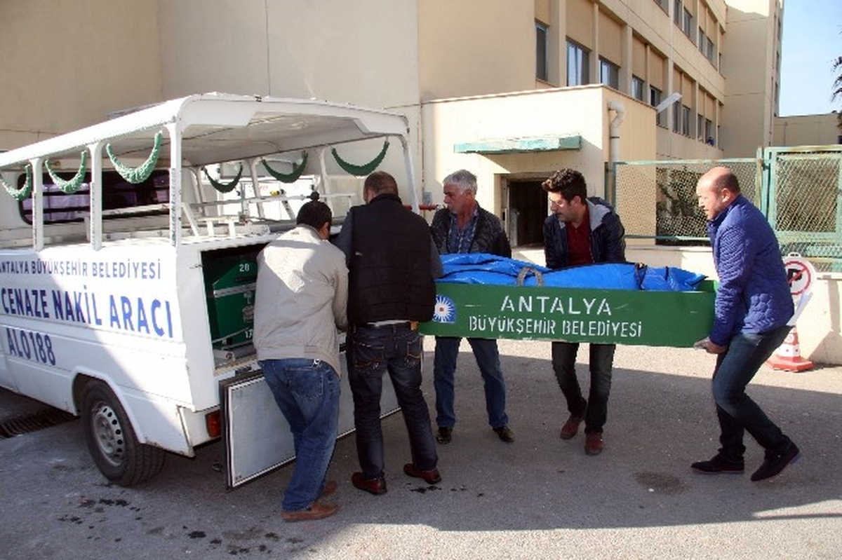 Okul Müdürü Öğretmenler Günü\'nde Kalbine Yenik Düştü