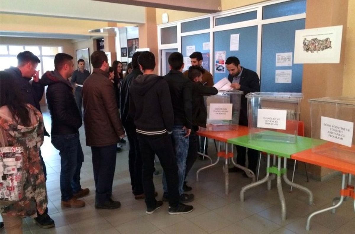 Osmancık Ömer Derindere Myo\'da Seçim Heyecanı