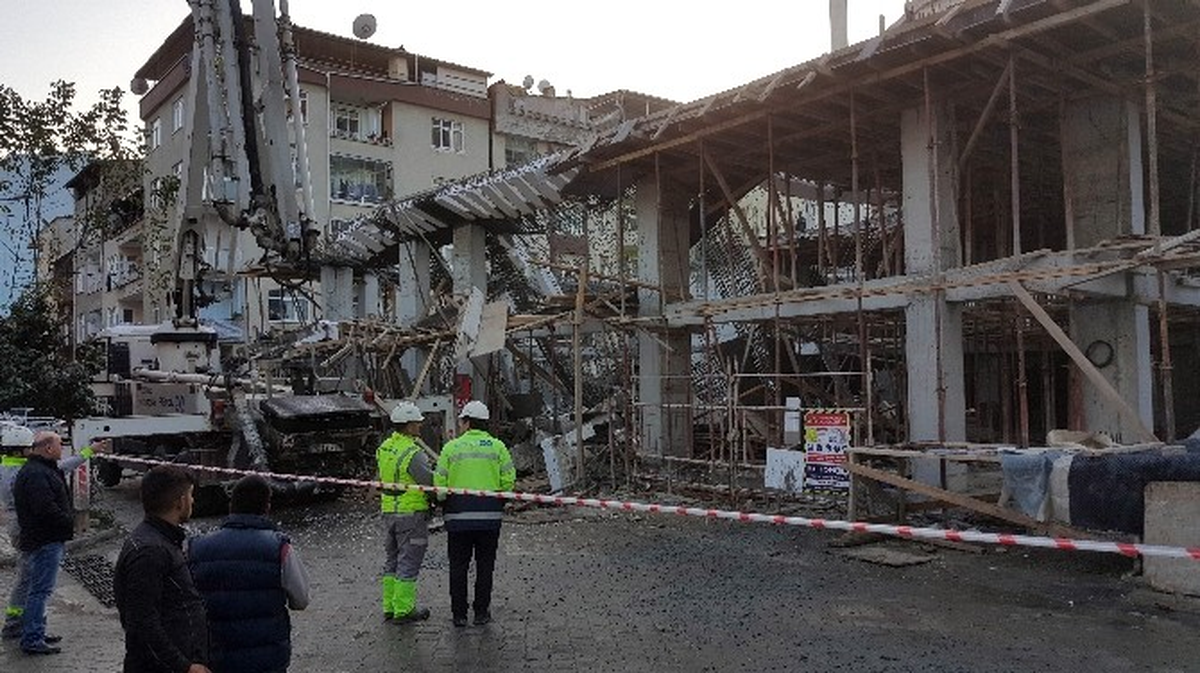 Samsun\'da İnşaatta İskele Çöktü: 2 Yaralı