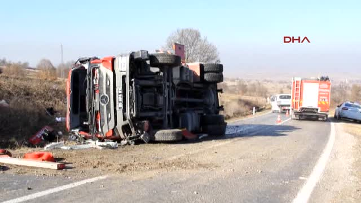 Samsun - Havza\'da Itfaiye Aracı Yangına Giderken Devrildi: 3 Itfaiyeci Yaralı