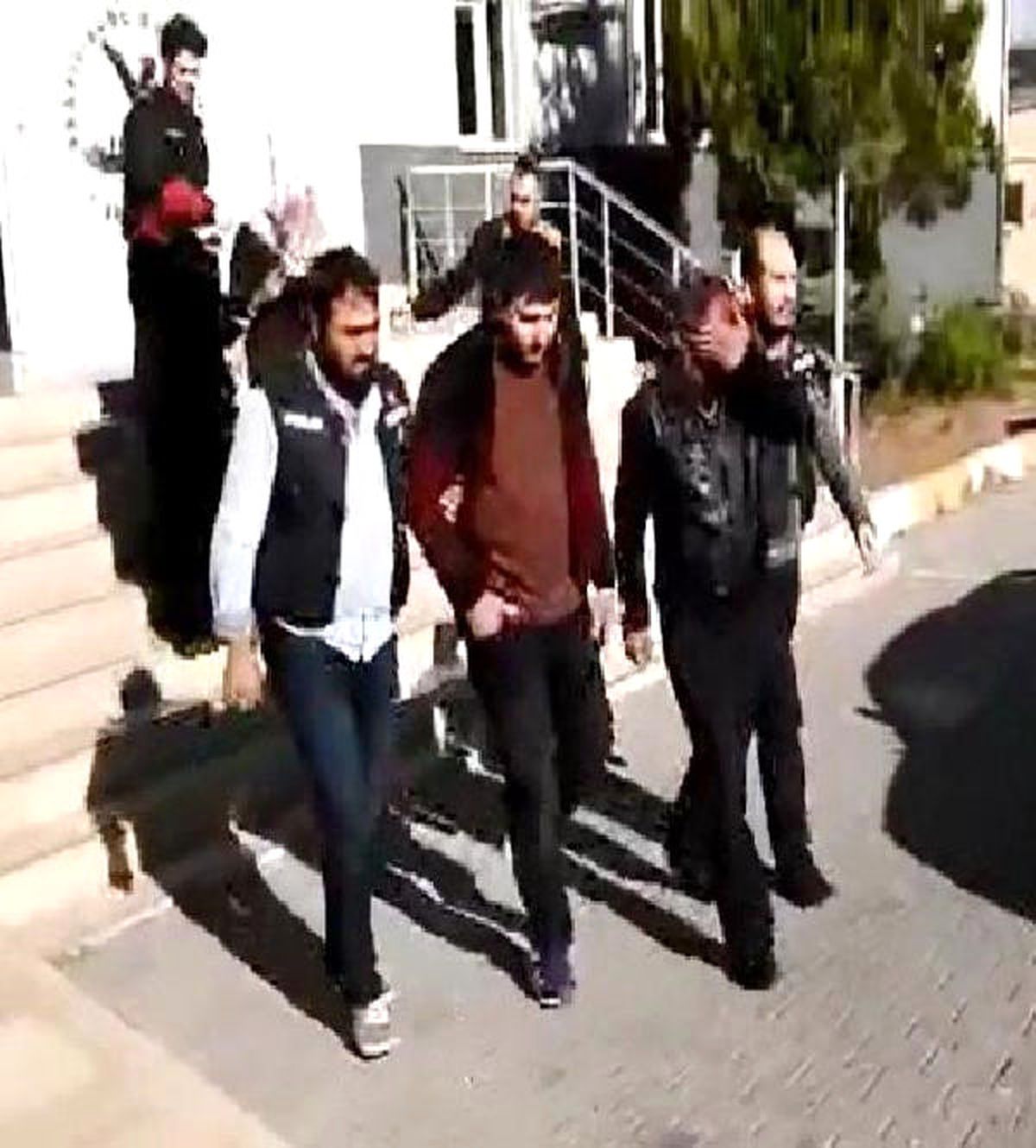 Şanlıurfa\'da, Öldürülen Kızın Kızkardeşi ile Babası Tutuklandı