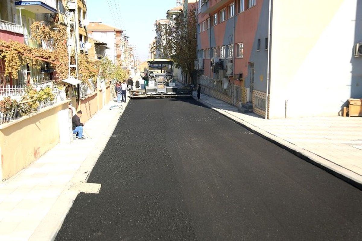Selçuklu Mahallesi\'nde Yollar Asfaltlanıyor