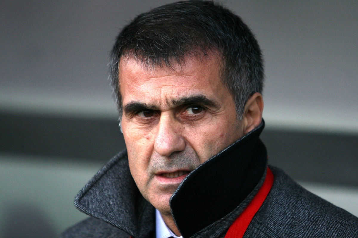 Şenol Güneş: "Olumsuzluktan Çıkmak İçin Söze Değil Yüreğe İhtiyaç Vardı"