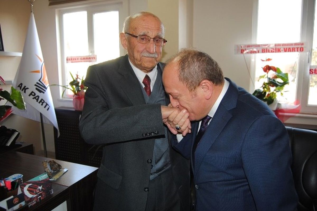 Şentürk, AK Parti Tarafından Yılın Öğretmeni Seçildi