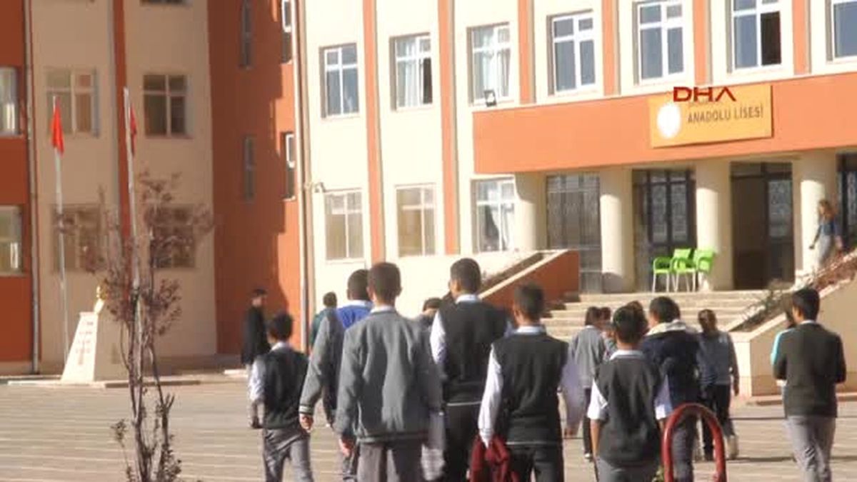 Şırnak Idilli Öğrencilerden Öğretmenler Günü Hediyesi