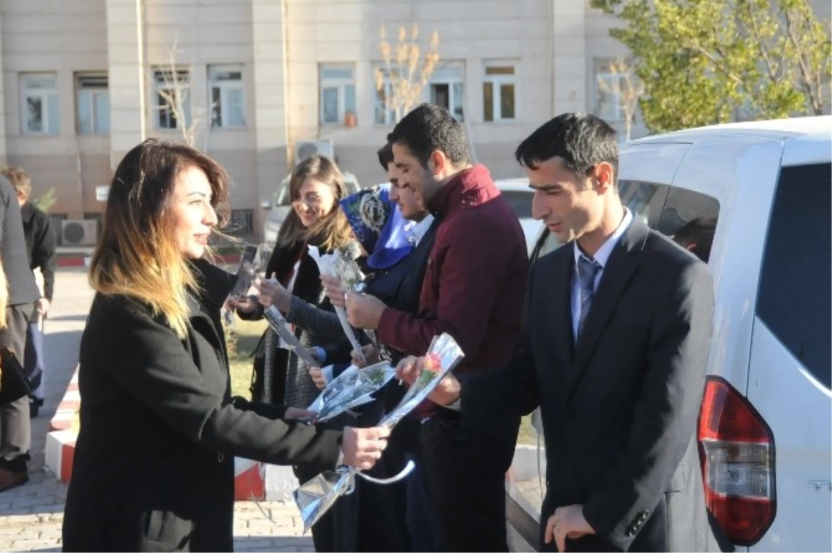 Şırnak\'ta 24 Kasım Öğretmenler Günü Buruk Kutlandı