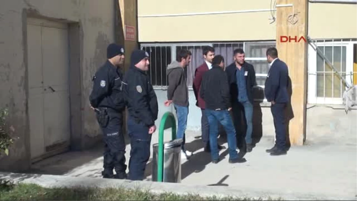 Sivas - Polisin Kazayla Vurduğu Istasyon Görevlisi Öldü