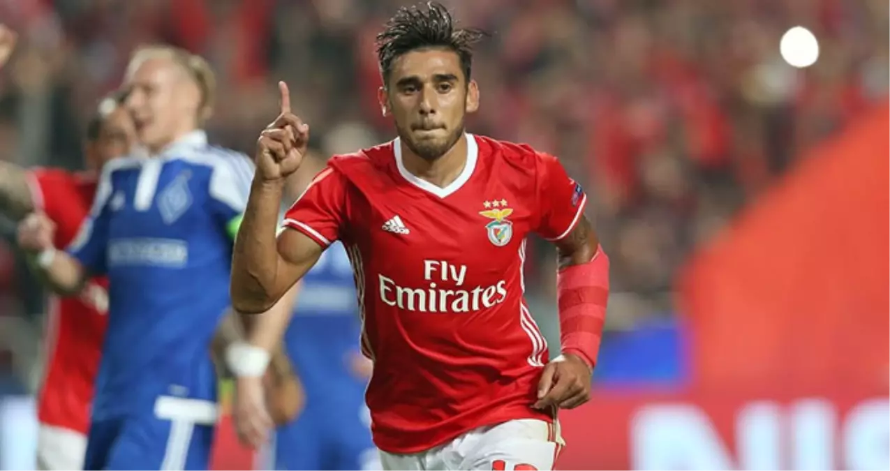 UEFA, Haftanın 11\'ine Aldığı Salvio\'nun Yerine Atiba\'nın Fotoğrafını Koydu