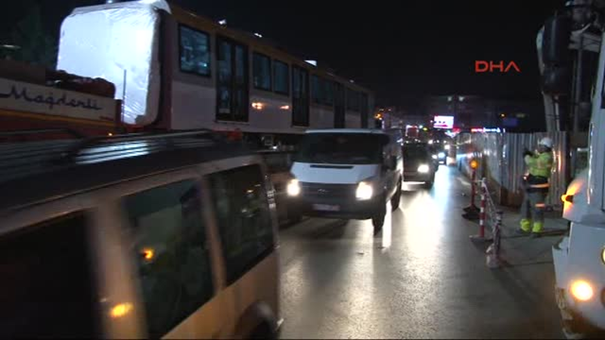 Üsküdar-Ümraniye-Çekmeköy Metrosu Vagonları Raylara Indirildi