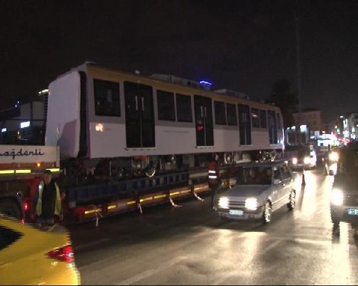 Üsküdar-Ümraniye-Çekmeköy Metrosu Vagonları Raylara İndirildi