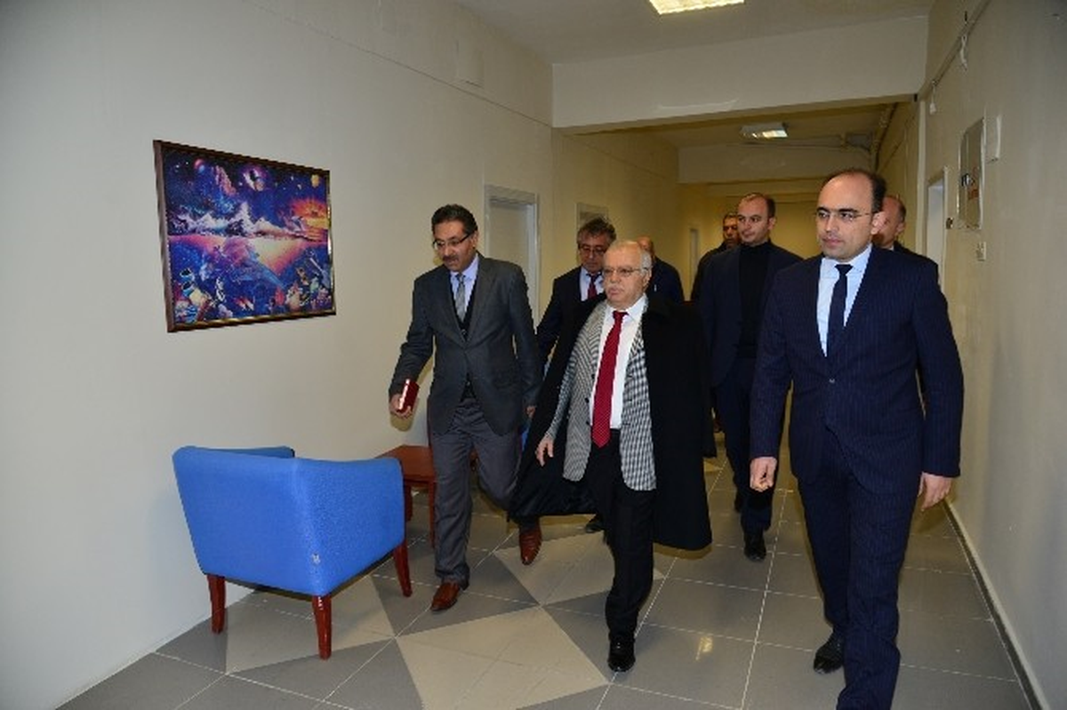 Vali Necati Şentürk, Gündüzlü Bakım Merkezinde İnceleme Yaptı