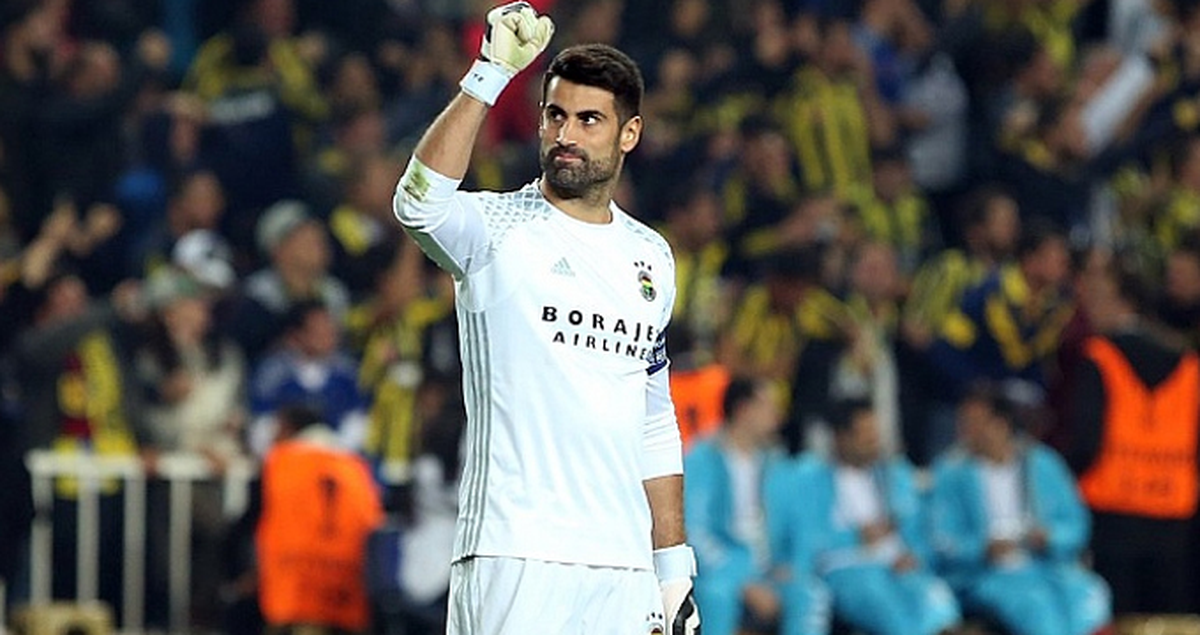 Volkan'dan Taraftara: Bak Koçum, Önüme Boş Sözleşme Koysalar İmzalarım