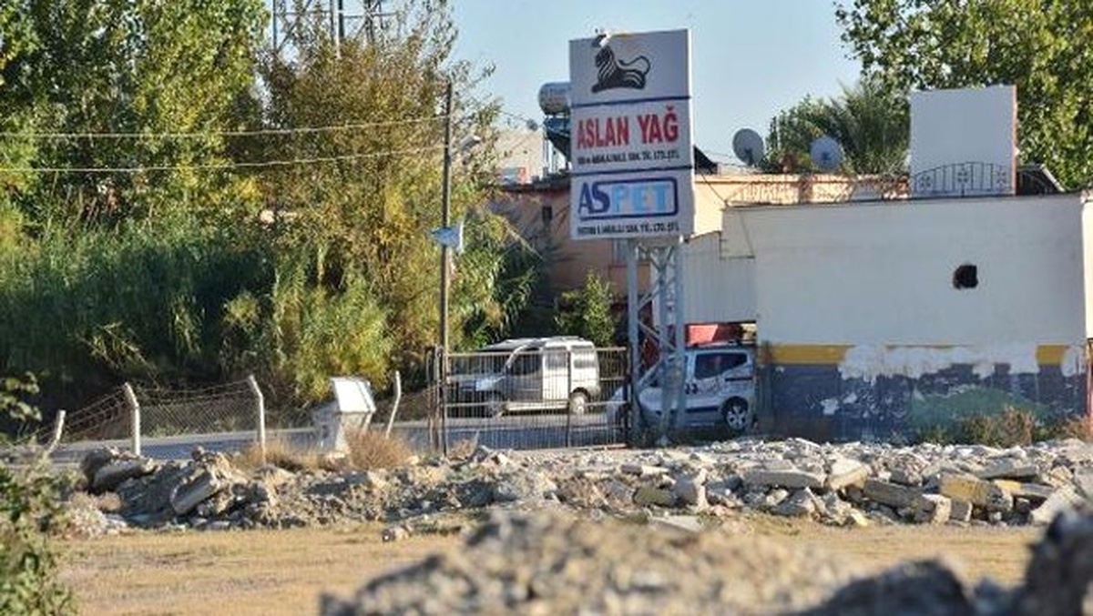 Adana Valiliği\'ne Bombalı Araçla Saldırı: 2 Ölü, 33 Yaralı (16)