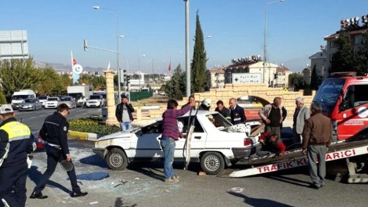 Adıyaman\'da Otomobil Takla Attı: 4 Yaralı