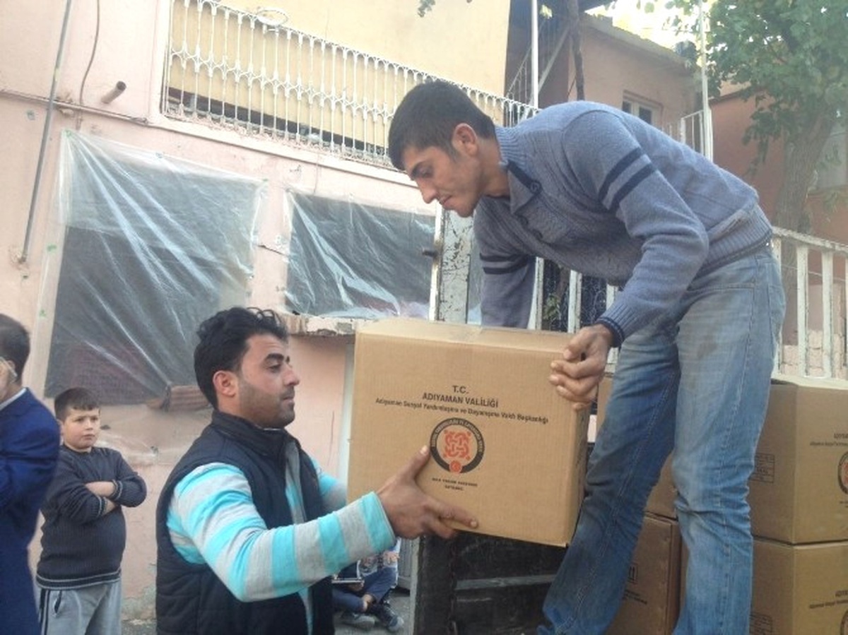 Adıyaman Valiliğinden Irak ve Suriyelilere Gıda Yardımı